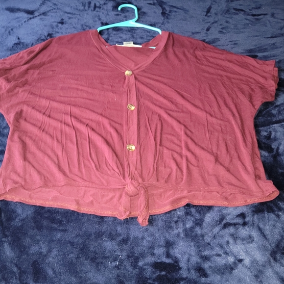 Maroon top - Picture 3 of 5